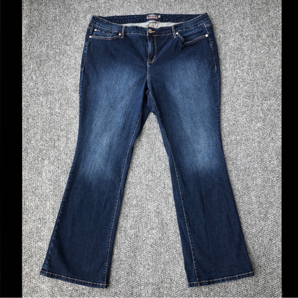 Torrid mid rise slim boot size 22T vintage stretch